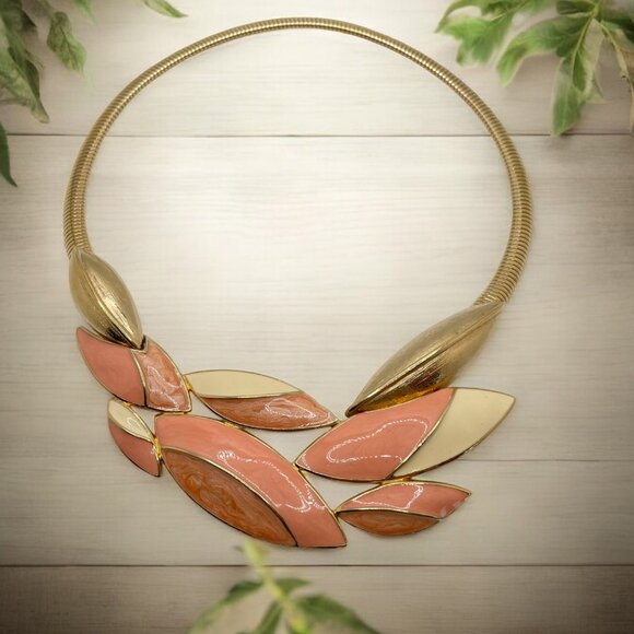 Vintage TRIFARI Coral Leaf Enamel Bib Necklace Gorgeous Choker Jewelry Chunky - Picture 4 of 11